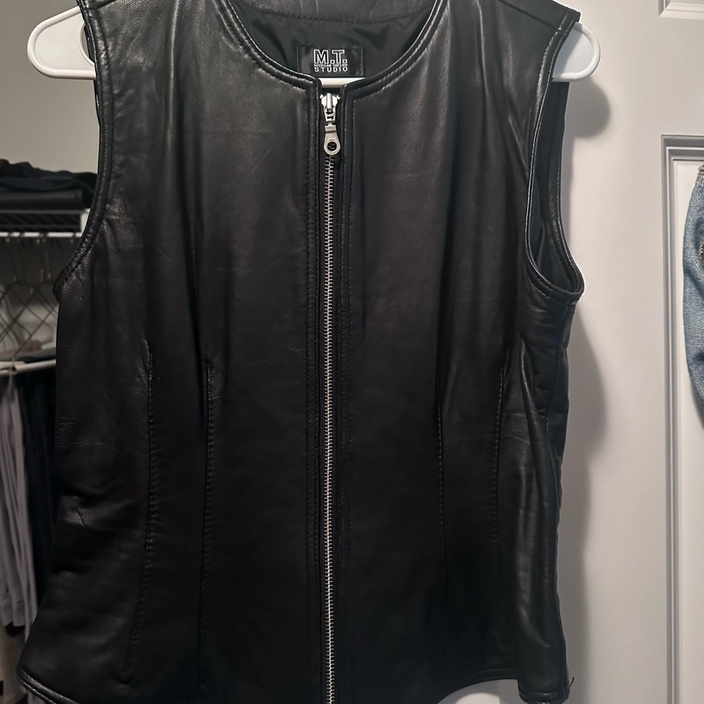 MT Black Zip-Up Vest with Relaxed Fit